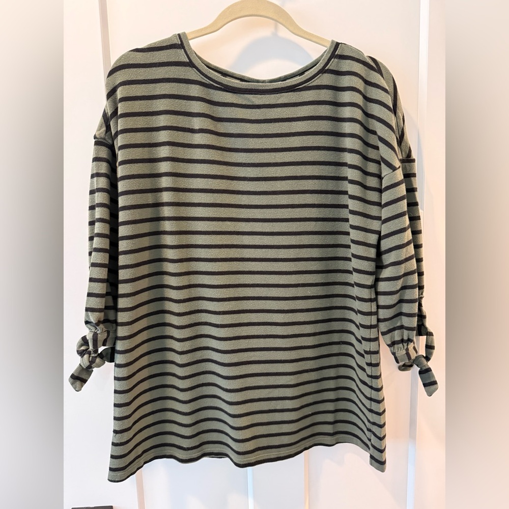 A Pea in the Pod Stripe Tie Detail 3/4 Sleeve Maternity Top